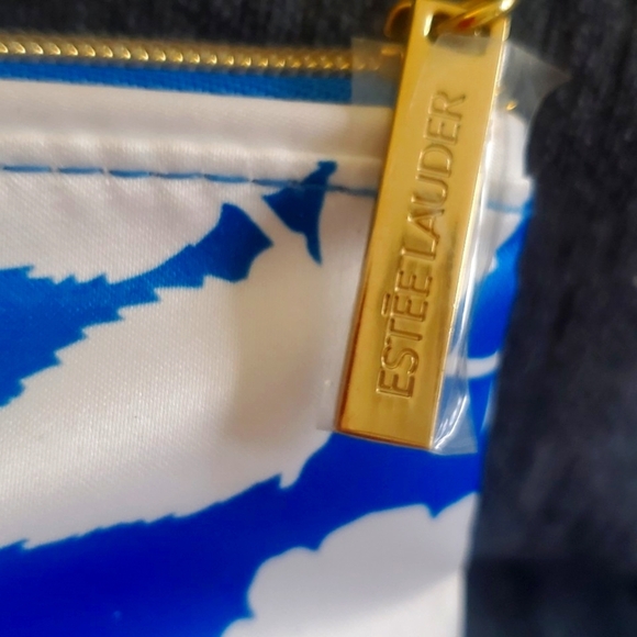 💚5/$25 Estee Lauder Large Blue &  White Floral Makeup Bag Cosmetic Pouch New - Picture 2 of 6